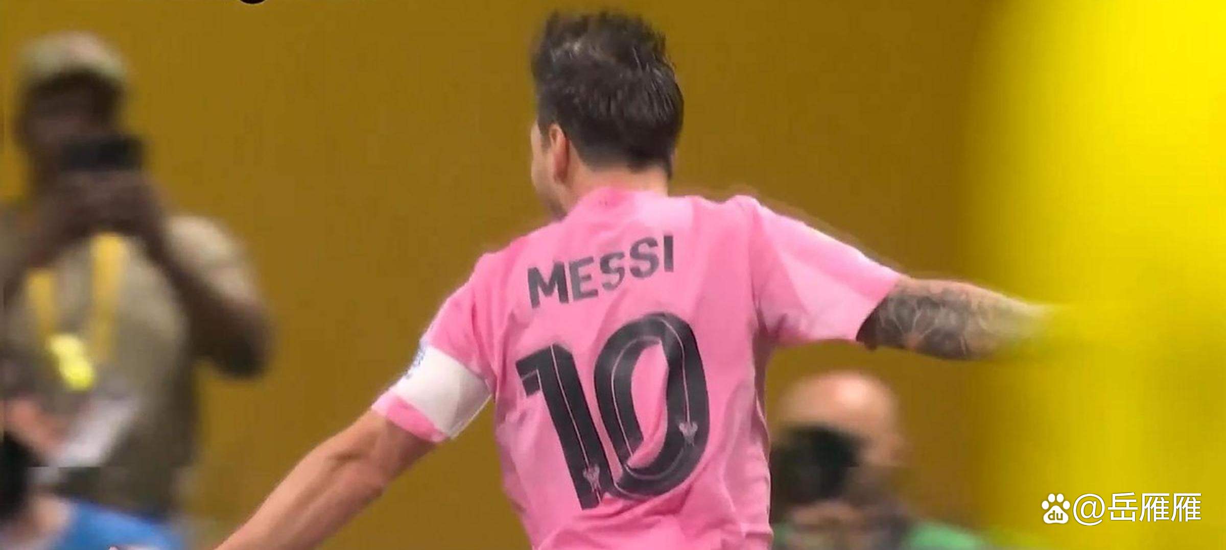 九游体育官网-梅西意外战胜加拿大队，战术调整引爆全场！上演精彩一战(梅西一战成名是哪年)