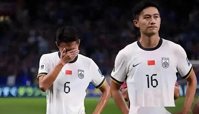 九游下载安装-爆冷首场状态出色，RNG观众沸腾！，Uzi重返赛场引发球迷热议(uzi直播说rng)